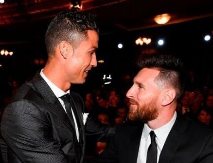 这大坏蛋！海港队庆祝夺冠时，蒋光太扒掉了古斯塔沃的裤子