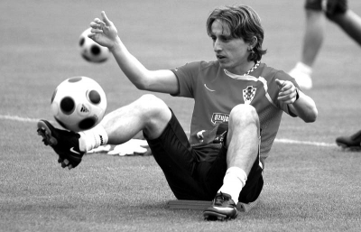 足球欧冠历史纪录被打破，网友：见证传奇