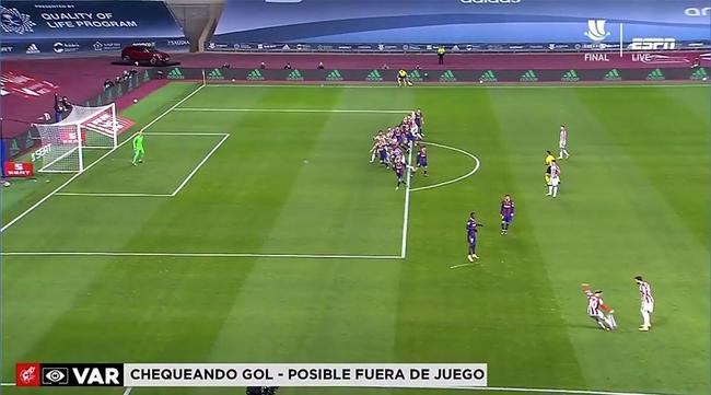 澎湃：泰州开建“苏超”冠军奖杯打卡点，预计12月上旬亮相